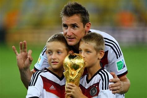 Miroslav Klose announces international retirement