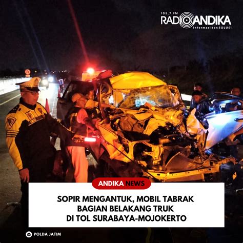 Sopir Mengantuk Mobil Tabrak Bagian Belakang Truk Di Tol Surabaya