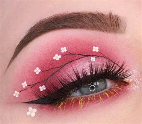 25 Best Flower Inspired Eyeshadow Looks Maybe A Makeup Addict In 2020 Flower Makeup