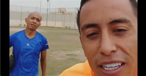 Christian Cueva Y El Divertido Partido De Fútbol Tenis Con Preparador