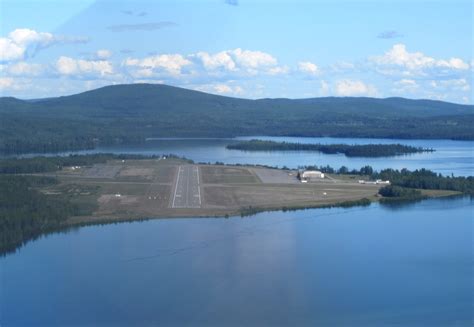 File:Watson Lake Airport, Watson Lake, Yukon Territory.jpg - Wikimedia ...