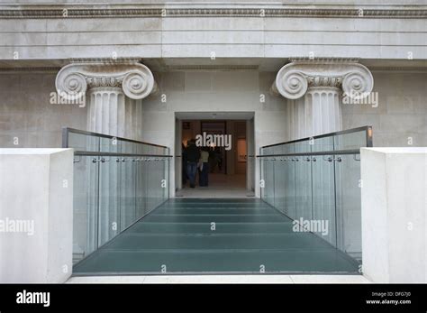 Ionische S Ulen An Der Great Court Von Norman Foster Des British Museum