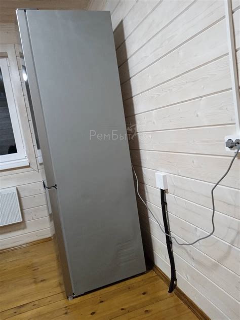 Холодильник Candy CCRN 6200 S, новый, на боковых стенках есть вмятины ...
