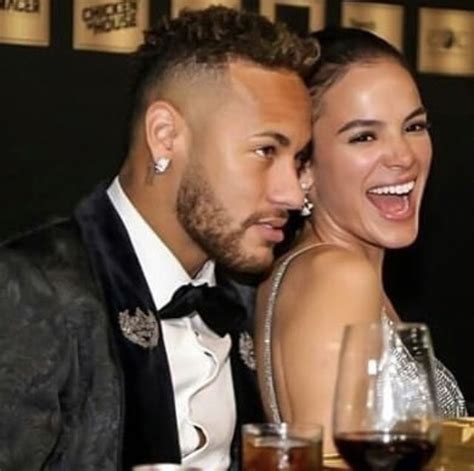 Pin De C Ssia Tostes Em Brumar Brumar Neymar E Bruna Marquezine E