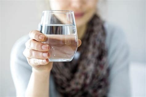 Hoeveel Glazen Water Per Dag Drinken Aantal Liter Vocht Is Gezond