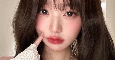 Ives Wonyoung Sends Fans Into Meltdown With Gorgeous New Selfies