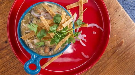 Rachaels Mean Green Pulled Chicken Chili Recipe Rachael Ray Show