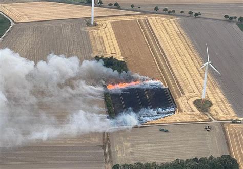 Erneuter Brand Einer Landwirtschaftlichen Fl Che Im Stadtgebiet Lehrte