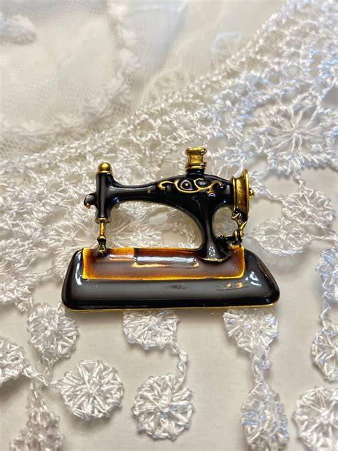 Vintage Inspired Black Brown Foot Pedal Sewing Machine Brooch Lapel Pin Jewelry Quilting Quilter