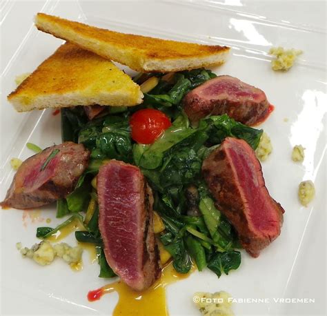 Salade Van Geroosterde Lamshaas Met Roquefort Food Beef Meat