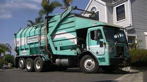 Ej Harrison And Sons Peterbilt 310 Amrep Octo Front Loader Flickr