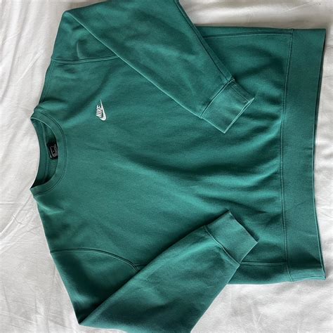 NIKE kelly green crew neck size L in great... - Depop