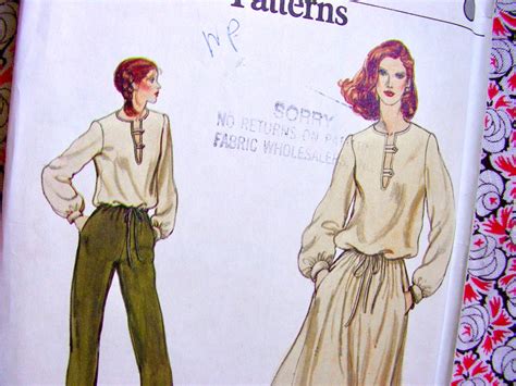 UNCUT Vintage Vogue Pattern 7161 VERY EASY Sewing Pattern Misses