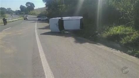 Em Tr S Minutos Carros Capotam Ap S Passarem Em Mancha De Leo Na