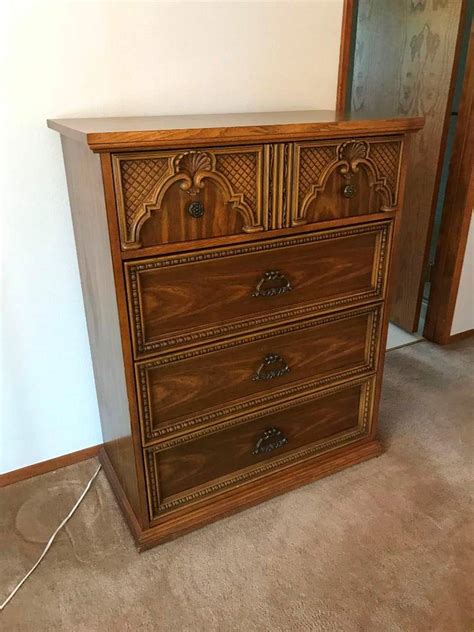 Lot 133 Vintage Bassett 4 Drawer Dresser W Dove Tail Drawers Matches Lot 132 134 And 135