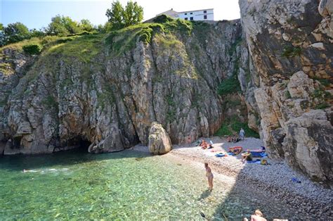 Plaża Pod Kovač Vrbnik wyspa Krk Informacje o turystycznych