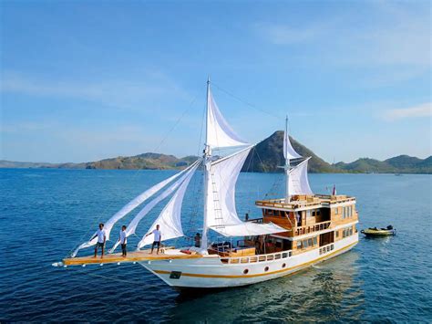 Raja Ampat Liveaboard: Explore Raja Ampat in the Best Way - Komodo Luxury