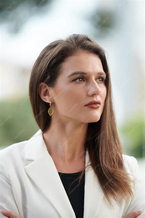 Premium Photo | Elegant ambitious female entrepreneur