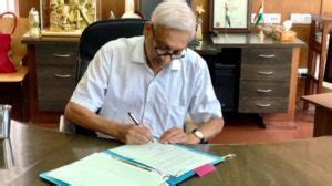 Manohar Parrikar Wiki, Age, Caste, Death, Wife, Children, Family ...