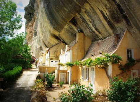 Prehistoric Dordogne Les Eyzies France Walking Holidays