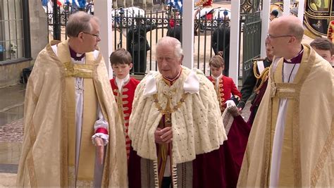 King Charles Begins His Historic Procession Monarch Leaves Buckingham