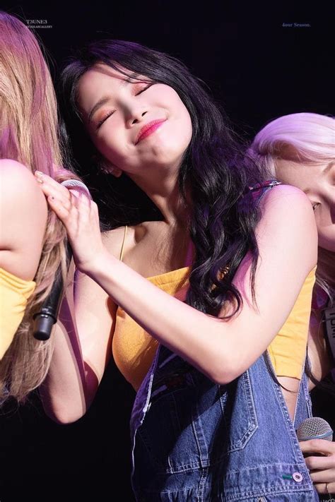 Pin By Lulamulala On Mamamoo Solar Mamamoo Solar Mamamoo Concert