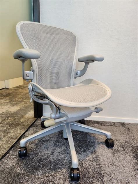 Herman Miller Aeron Remastered Mineral White Fully Loaded 傢俬＆家居 傢俬