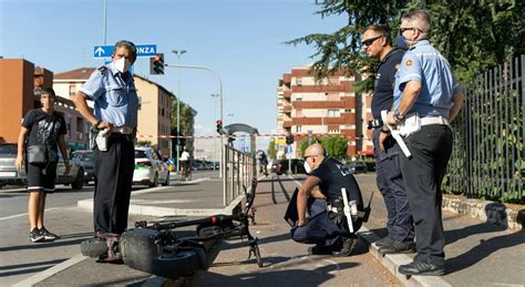 Dramma Nel Milanese Tredicenne Cade Dal Monopattino Batte La Testa E