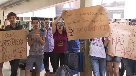 Estudantes De Farm Cia Da Unb Protestam Contra Falta De Estrutura Df