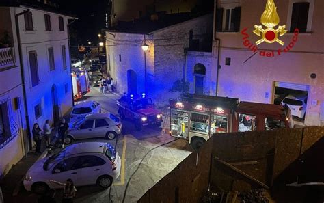 Paura A Spoleto A Fuoco Un Appartamento Del Centro