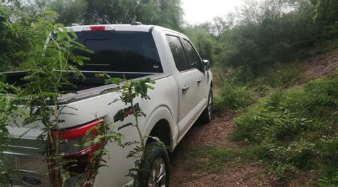 Policías recuperan camioneta que había sido robada minutos antes en