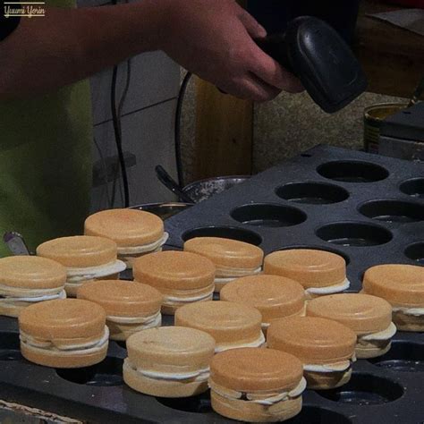 There Are Many Mini Sandwiches Being Made On The Grill With An Electric