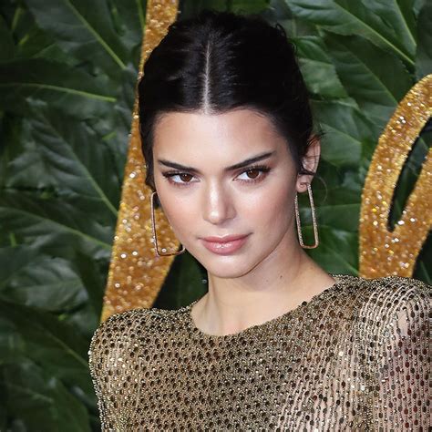 Kendall Jenner Casually Flaunts Her Abs In A Trendy Brown Bikini—Her ...