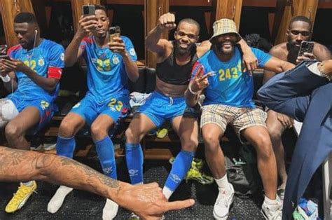 Gradur Met Lambiance Dans Le Vestiaire Des Joueurs De La Rd Congo