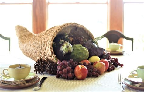 Creating a Stunning Thanksgiving Cornucopia Centerpiece - Rustic Decor Living