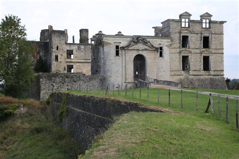 Château de Bidache monument historique à l état de ruines TOUTES