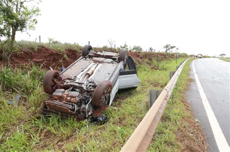 Carro Encontrado Capotado S Margens Da Ms Capital Campo