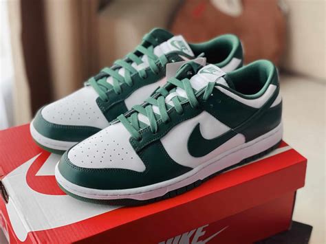 Nike Dunk Low Team Green ความคลาสสิกที่ไม่เคยจางหาย Snkr Today