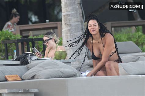 Liz Cambage Sexy Shows Off Her Amazing Body In A Hot Black Bikini While