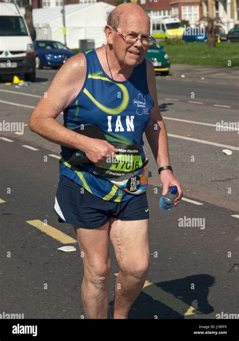 Old people running marathon hi-res stock photography and images - Alamy