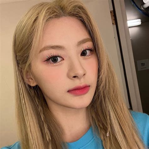 Yoon Seeun Stayc Selca Icon Pfp Kpop Em 2022