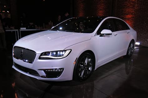 2017 Lincoln Mkz First Look Review Motor Trend