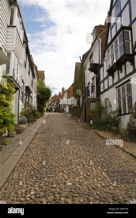 Rye East Sussex England Uk Medieval Cobbled Mermaid Street With 16thc Jeakes House Hotel Stock