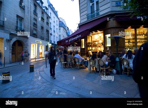 City Life Paris 2009 Hi Res Stock Photography And Images Alamy