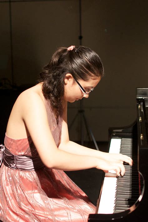 6 Hot Sexy Nadia Azzi Bikini Pics