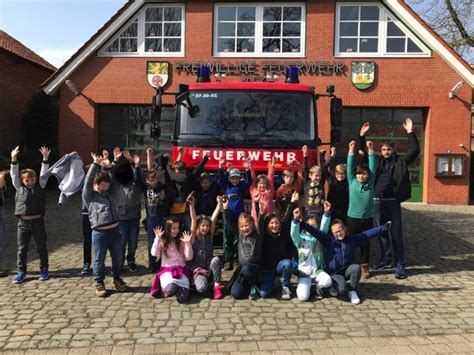 Besuch Der 3 Klasse Bei Der Freiwilligen Feuerwehr Otze Am 9 4 2018