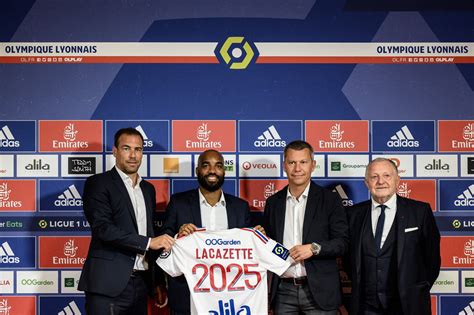 Cbs Sports Golazo On Twitter Alexandre Lacazette Returns To Lyon