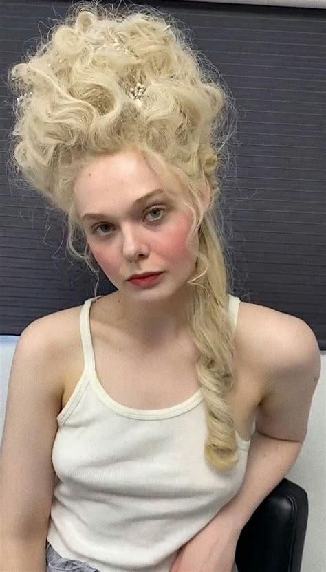 Pin By Milton Martinez On Elle Fanning Queen Elle Fanning Wig Styles