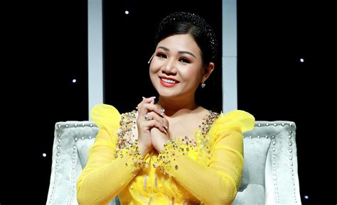 duong hong loan tiet lo la thu dac biet duoc chong viet trong nuoc mat