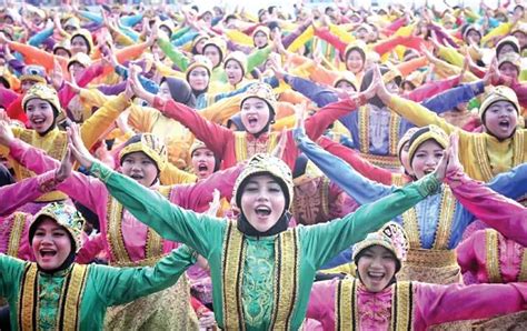 Baju Adat Aceh Tari Saman - Sarana Pendidikan Menuju Indonesia Gemilang